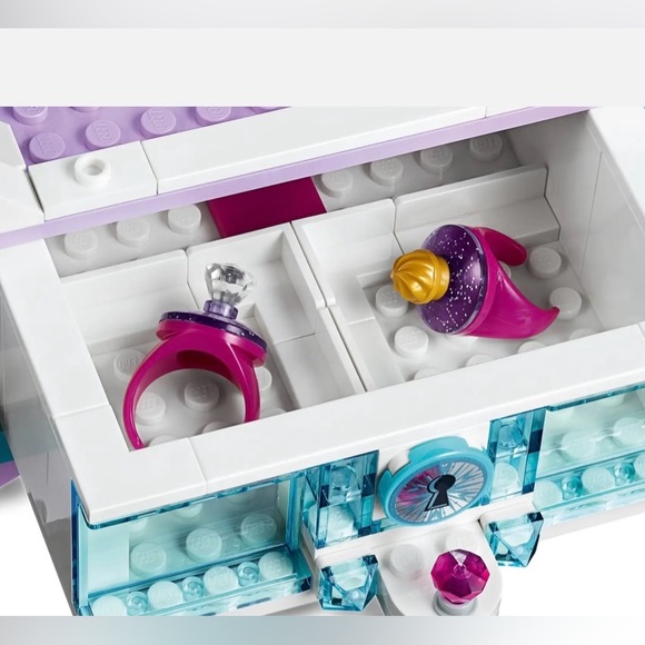 LEGO® Disney Frozen 2 Elsa's Jewelry Box Creation - Picture 5 of 12